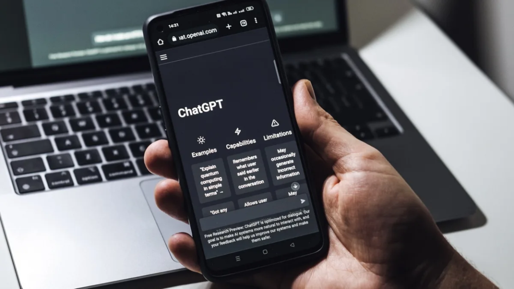 ChatGPT от OpenAI: универсал с простым интерфейсом